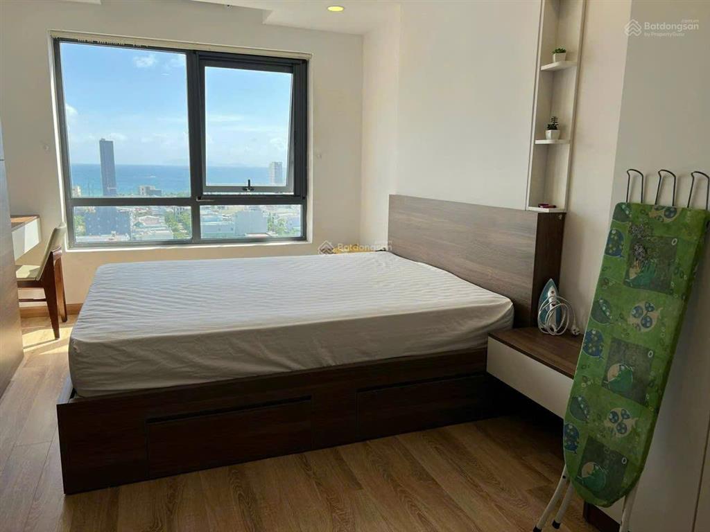 Chủ cần tiền bán căn hộ biển hướng đông nam  70m2 giá tốt