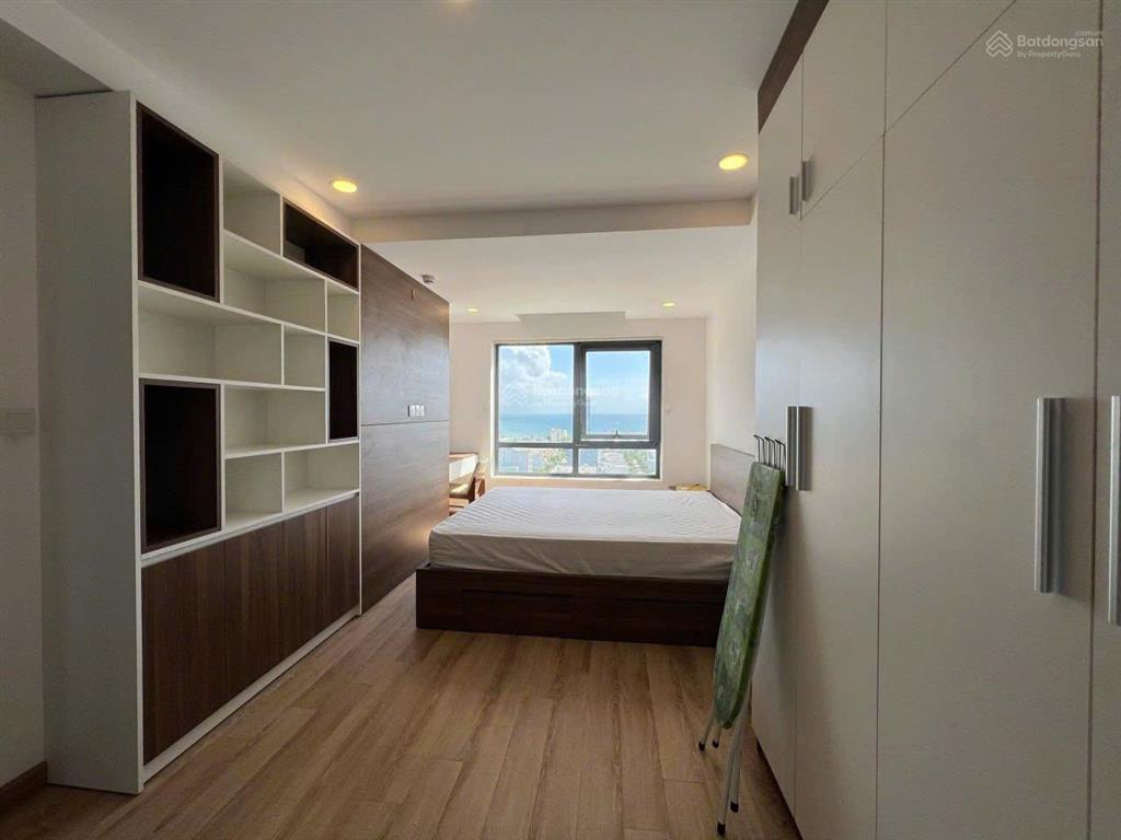 Chủ cần tiền bán căn hộ biển hướng đông nam  70m2 giá tốt