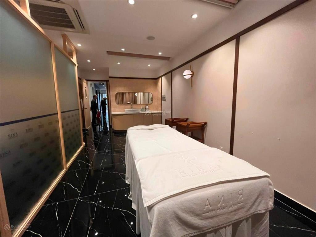 Cho thuê tòa nhà mặt tiền 22 đường 3/2, ngay vòng xoay dân chủ, đối diện vincom 3/2