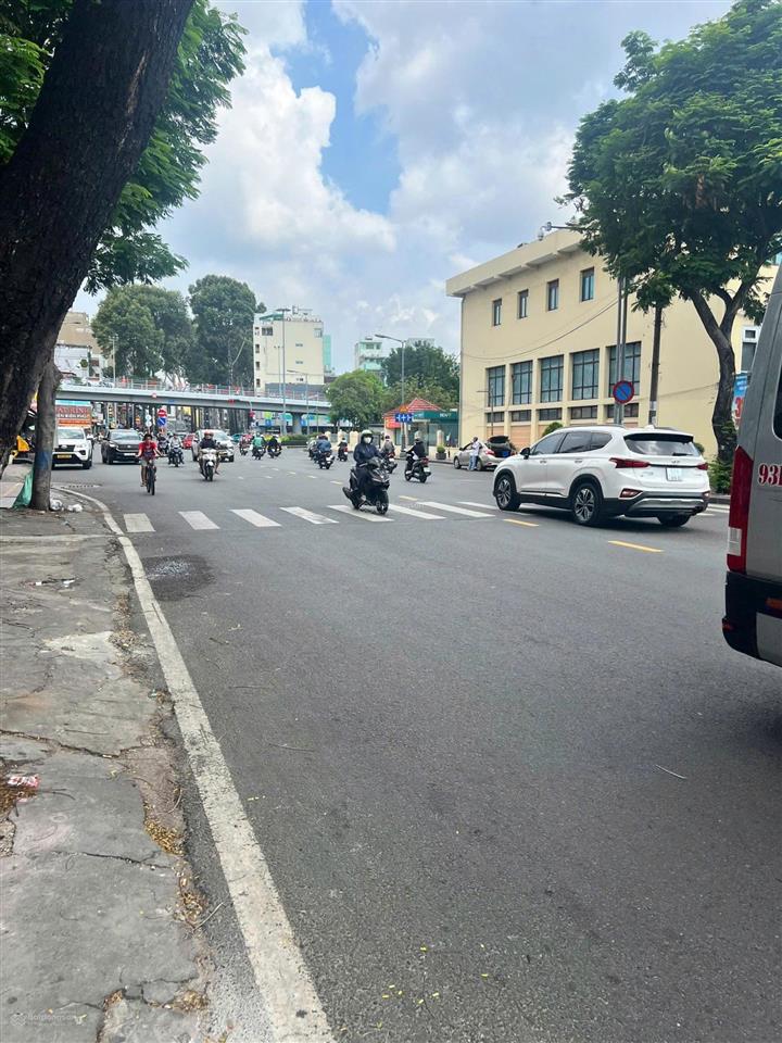 Cho thuê tòa nhà thang máy góc 2mt 34 thành thái quận 10  giá 50 triệu