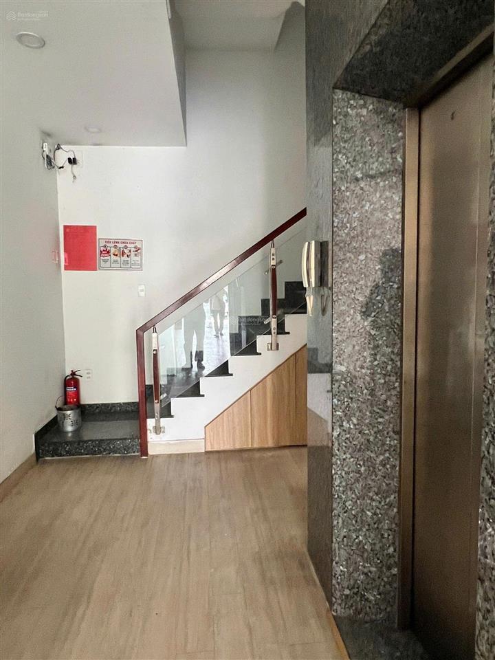 Cho thuê tòa nhà thang máy góc 2mt 34 thành thái quận 10  giá 50 triệu