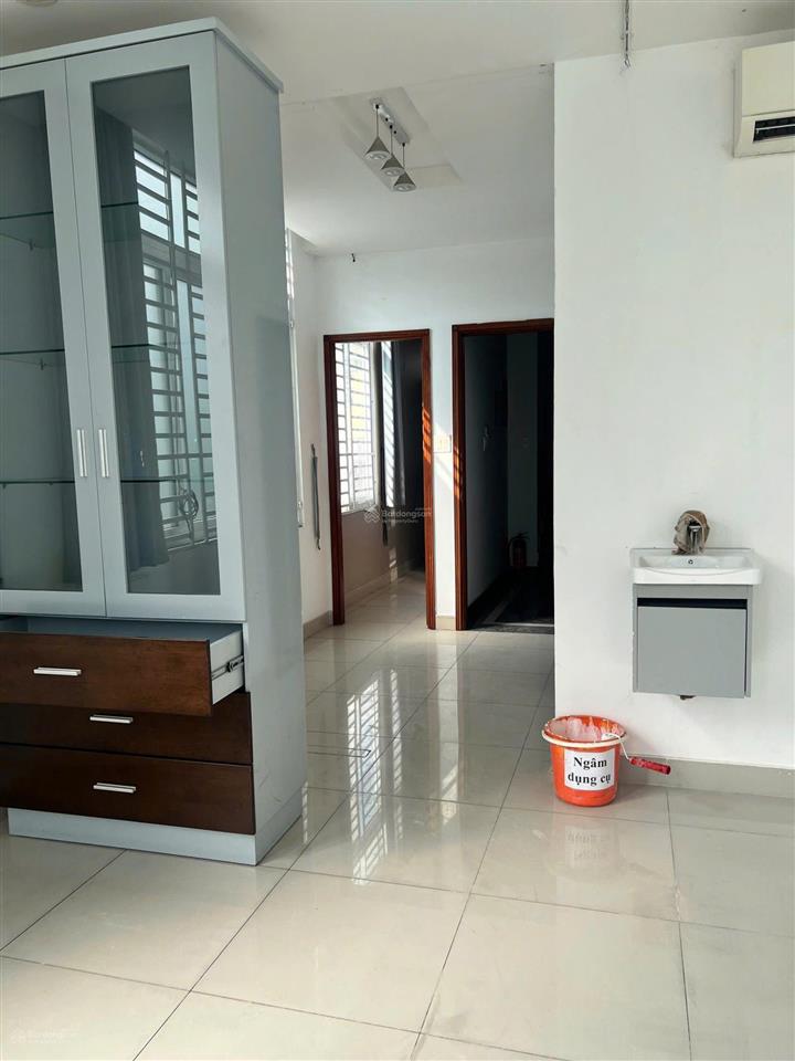 Cho thuê tòa nhà thang máy góc 2mt 34 thành thái quận 10  giá 50 triệu