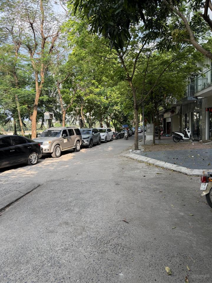 Căn duy nhất của dãy 11a11b làng việt kiều vị trí sát hồ đaieeuf hoà xung quanh