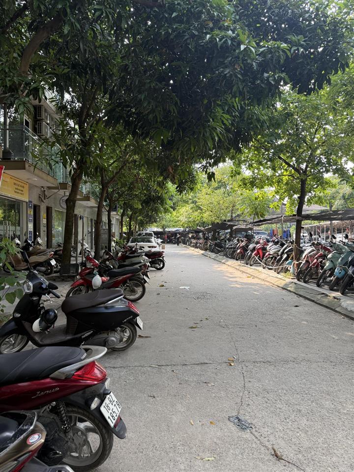 Căn duy nhất của dãy 11a11b làng việt kiều vị trí sát hồ đaieeuf hoà xung quanh