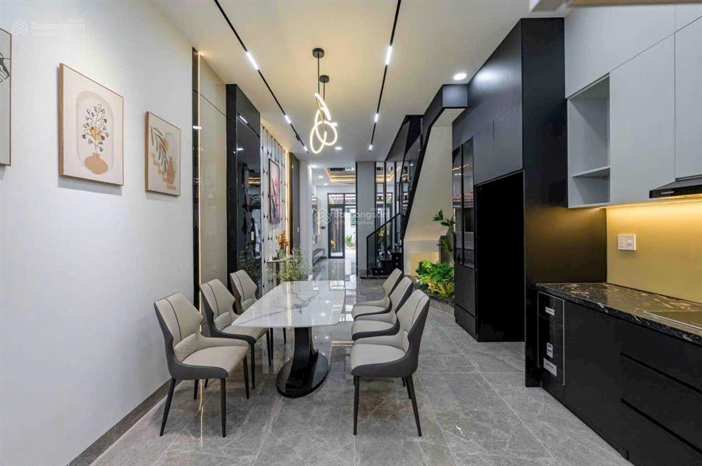 Chị chủ cần bán nhanh căn nhà , sát trường cao đẳng điện lực q12,