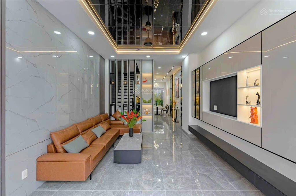 Chị chủ cần bán nhanh căn nhà , sát trường cao đẳng điện lực q12,