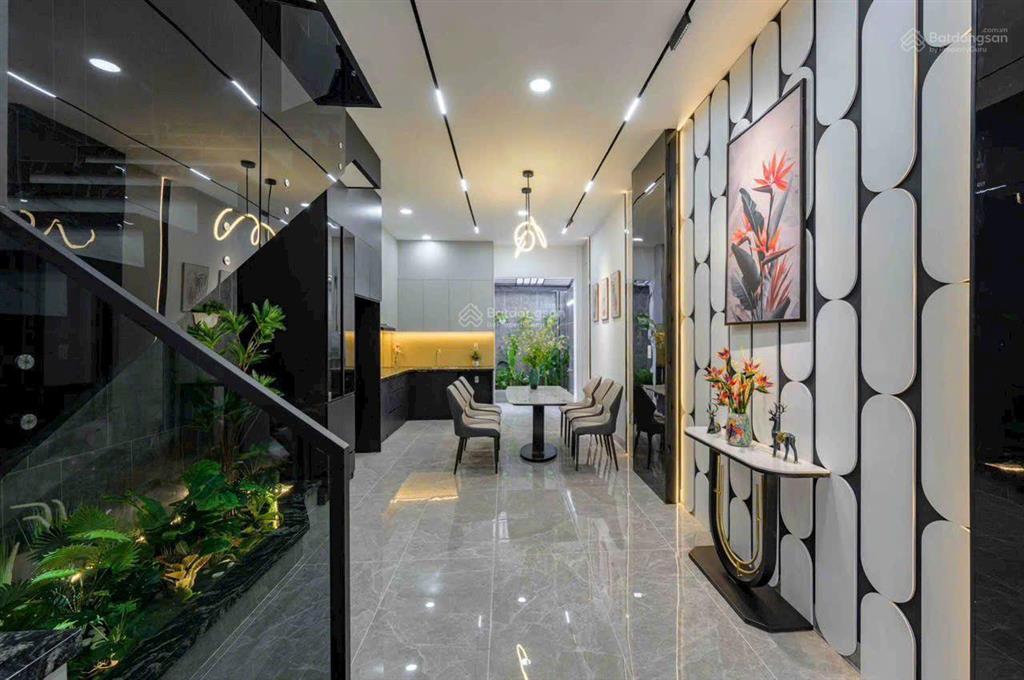 Chị chủ cần bán nhanh căn nhà , sát trường cao đẳng điện lực q12,
