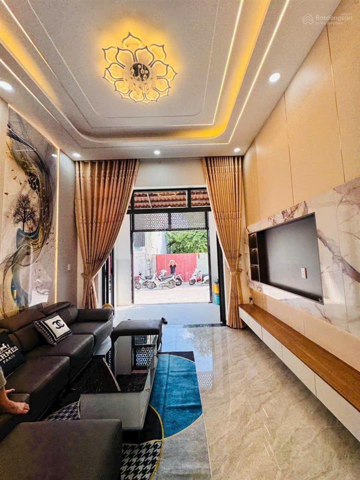 Bán nhà sát chung cư picty q12, chạy sang các quận trung rất thuận tiện
