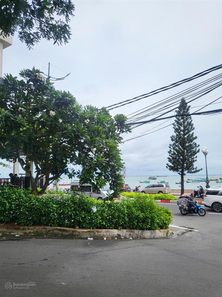 Bán đất tặng villa  dt336,7 m2  2 mặt tiền đường rộng 10m  giá bán 80,9 tỷ   0905 134 *** hiếu