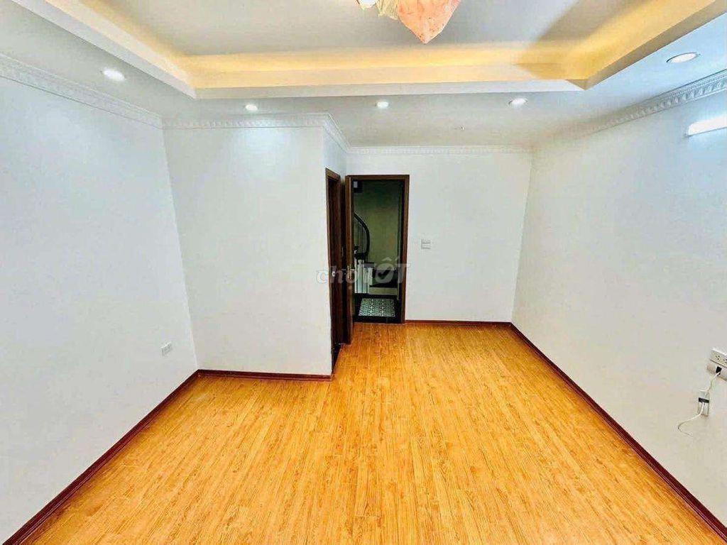 Xuân Đỉnh Ngoại Giao Đoàn 35m2 mt5m 5T thang máy, chủ chào hơn8đ có tl