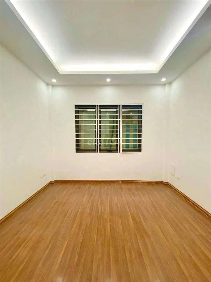 Hiếm - Lạc Long Quân 35m2 x 6 tầng, mt4.5m, 20m ra ô tô tránh, 8.x tỷ