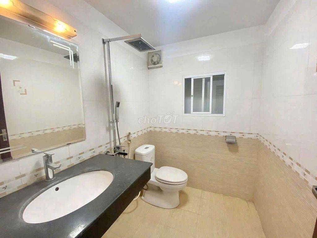 Hiếm - Lạc Long Quân 35m2 x 6 tầng, mt4.5m, 20m ra ô tô tránh, 8.x tỷ