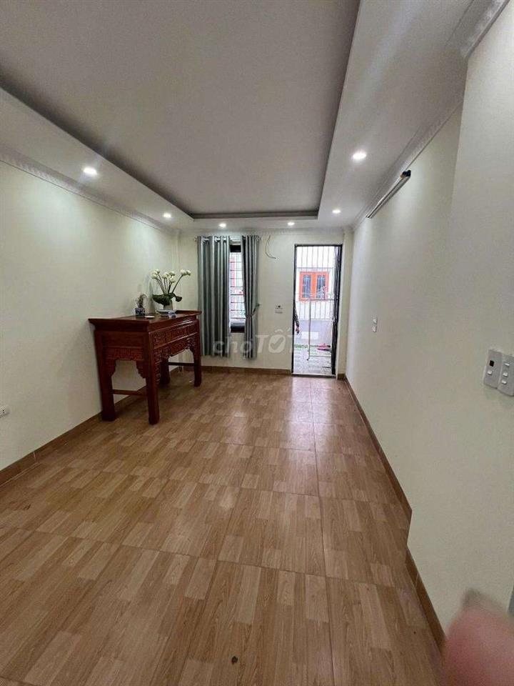 Gấp - Hồ Tùng Mậu 40m2 x 5 tầng nhà dân, nở hậu, full nội thất, hơn 9đ