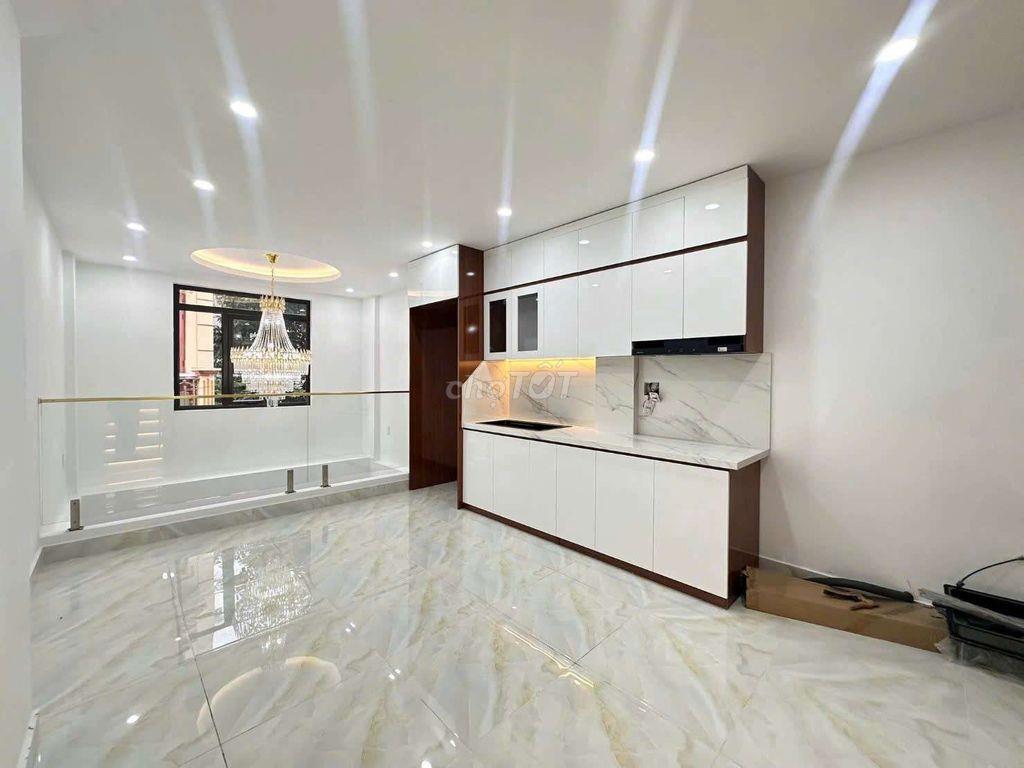 Hơn 9đ - TT Cầu Giấy 40m2 x 6T thang máy, ngõ thông, lô góc 2 thoáng.