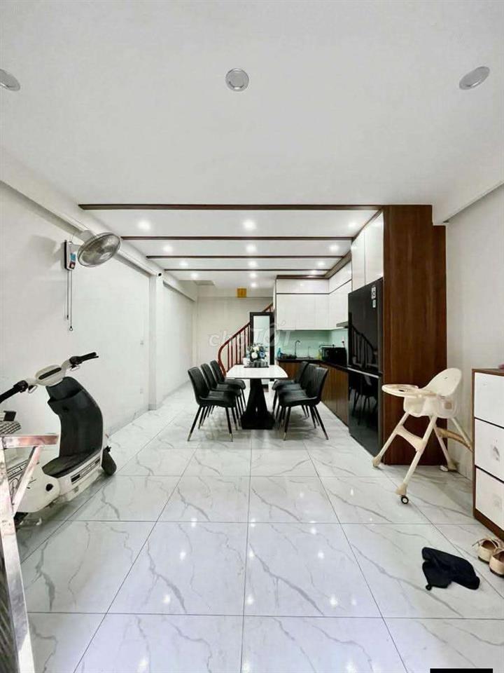 chỉ 7 tỷ - Nhà TT Cầu Giấy 30m2 x 5T dân xây, 2 mặt thoáng.