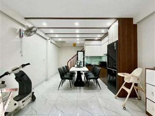 chỉ 7 tỷ - Nhà TT Cầu Giấy 30m2 x 5T dân xây, 2 mặt thoáng.