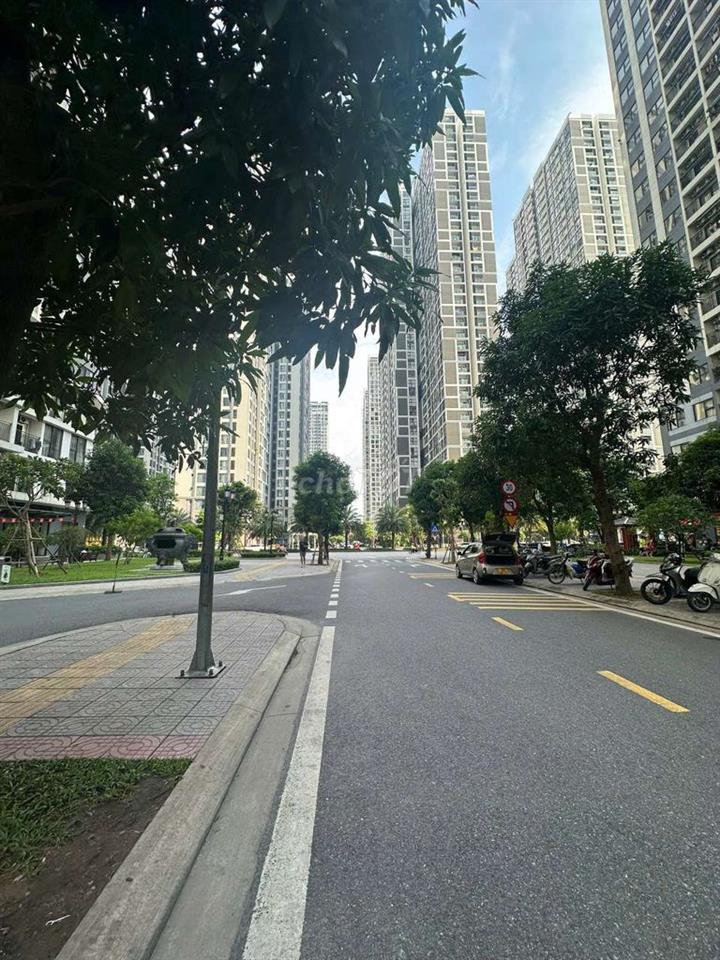 Siêu hiếm chung cư VinSmart city tầng cao 55m2 - 2ng, 1k, 1vs, hơn 4tỷ