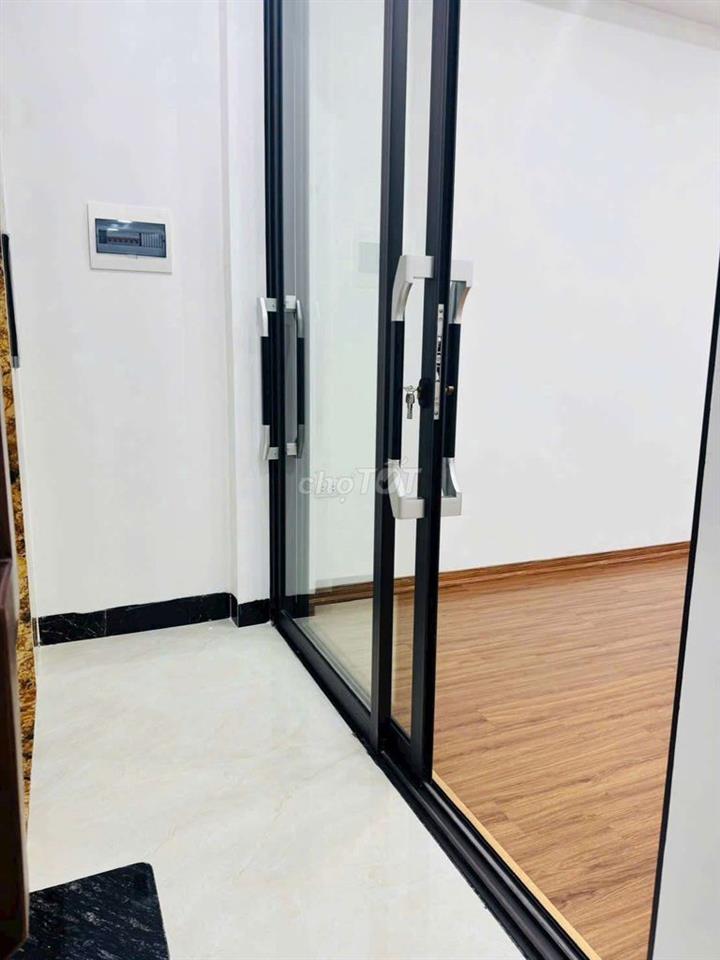 Hiếm - Dịch Vọng Hậu 40m2 x 6 tầng thang máy xây mới - lô góc hơn 9đ