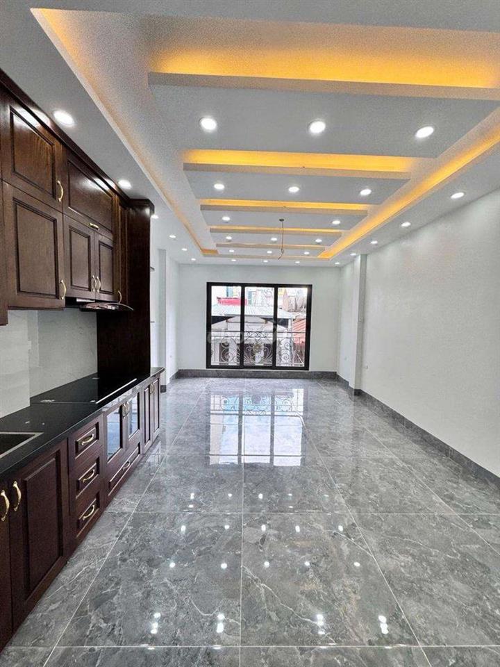 15.x tỷ - Phân Lô Hoàng Quốc Việt 36m2 6 tầng thang máy, ô tô vào nhà