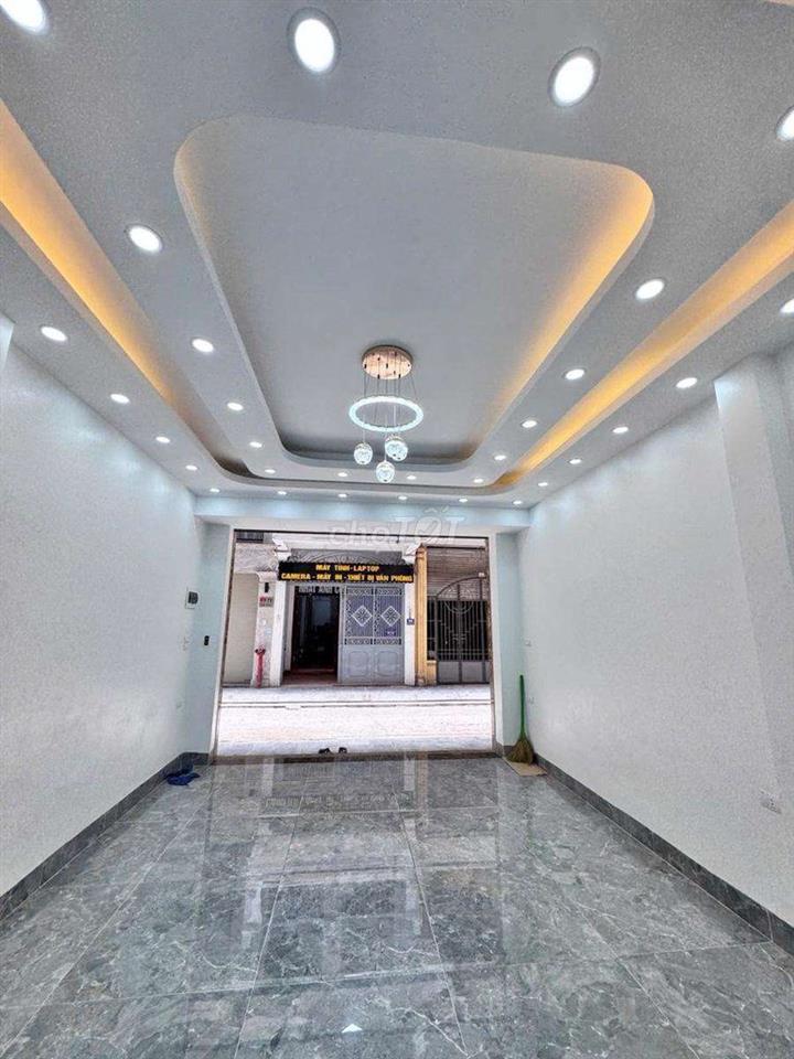 15.x tỷ - Phân Lô Hoàng Quốc Việt 36m2 6 tầng thang máy, ô tô vào nhà