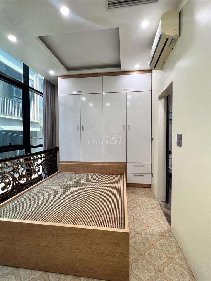 hơn 7 tỷ - TT Cầu Giấy lô góc 2 thoáng 35m2 x 4 tầng dân xây, cực hiếm