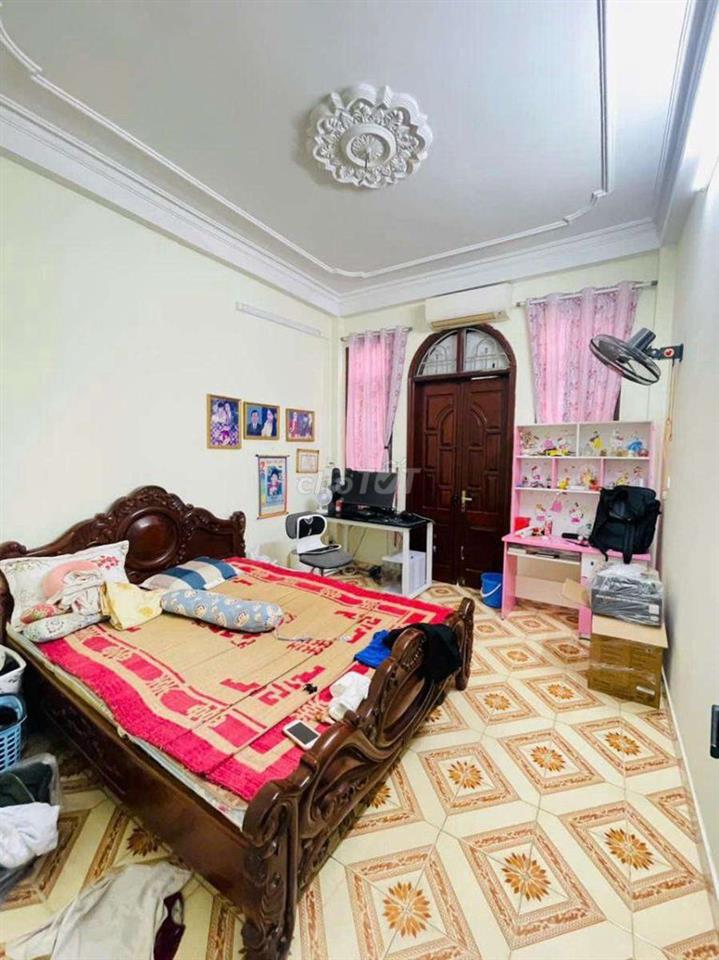 chỉ 9đ - TT Cầu Giấy / Nguyễn Khánh Toàn 45m2 5 tầng mt6m ô tô cực gần