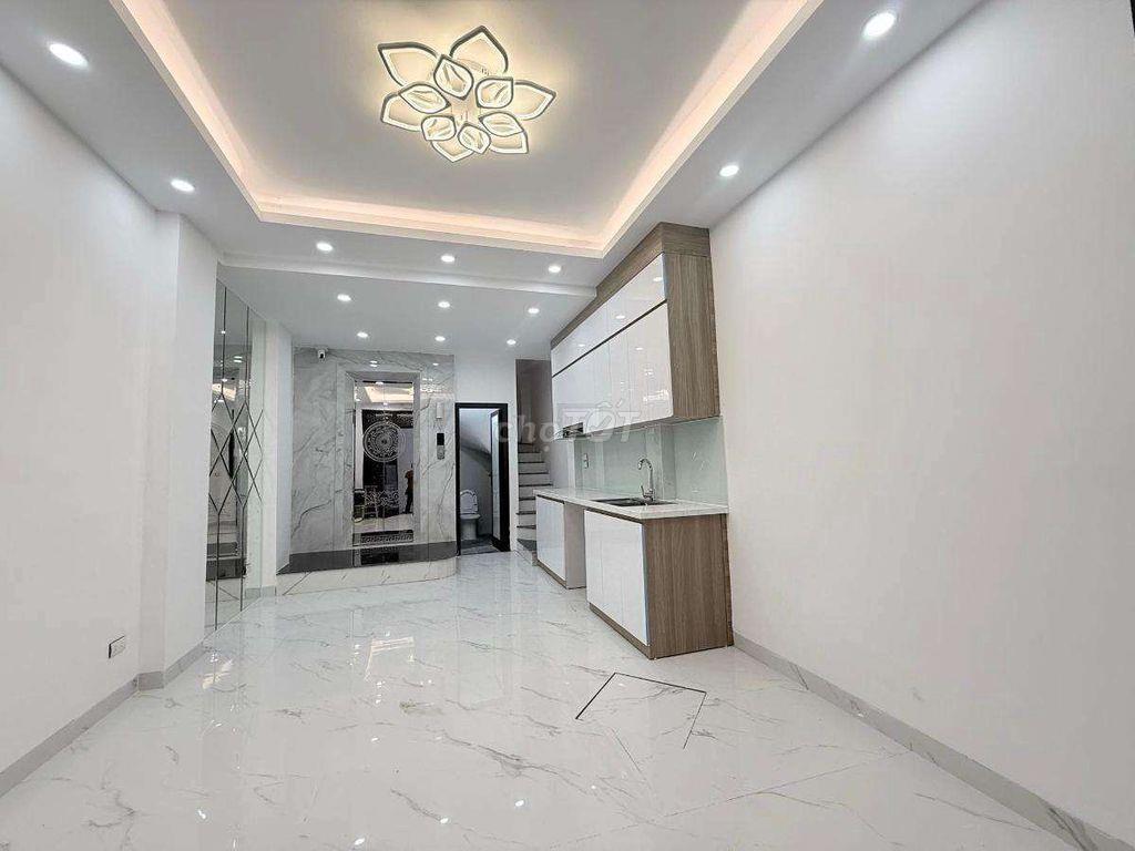 TT Cầu Giấy hơn 9 tỷ - 6 tầng thang máy xây mới - lô góc 3 thoáng, nét