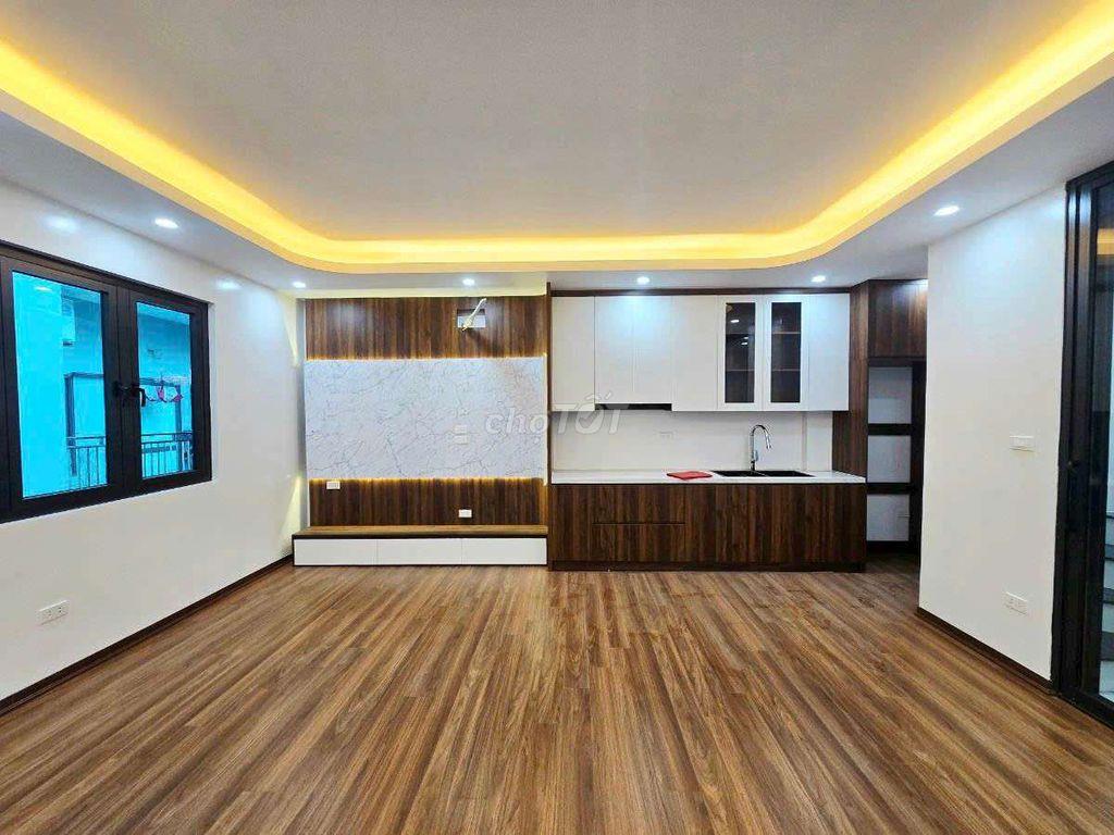 TT Cầu Giấy -10m ra mặt phố - 40m2 6 tầng thang máy xây mới - mt rộng