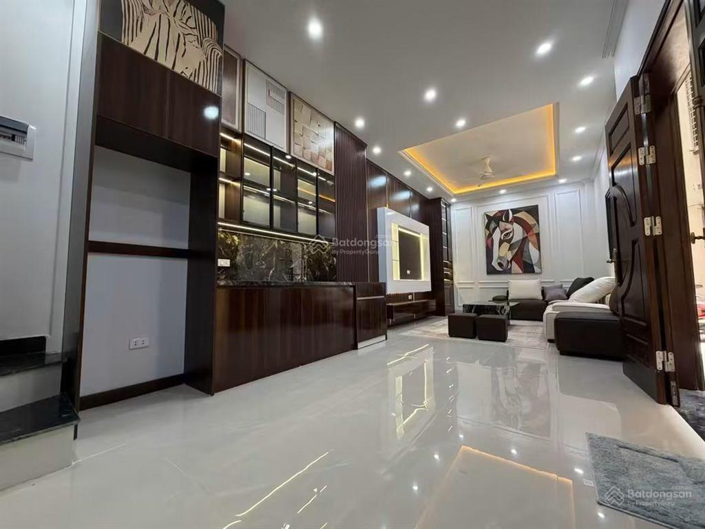 8,8tỷ  nhà hoàng quốc việt, 52m2, 3 tầng mt 5.5m, trung tâm, full tiện ích