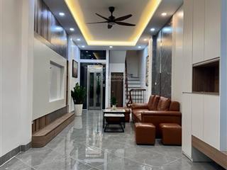 9,2 tỷ  nhà cầu giấy, 45m2, 6 tầng, thang máy, kinh doanh