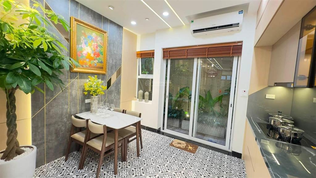 Cảm hội  hai bà trưng 5 tầng 6 ngủ  full nội thất  ô tô đỗ cửa