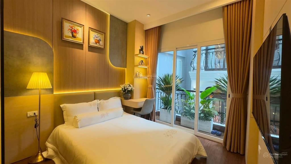 Cảm hội  hai bà trưng 5 tầng 6 ngủ  full nội thất  ô tô đỗ cửa