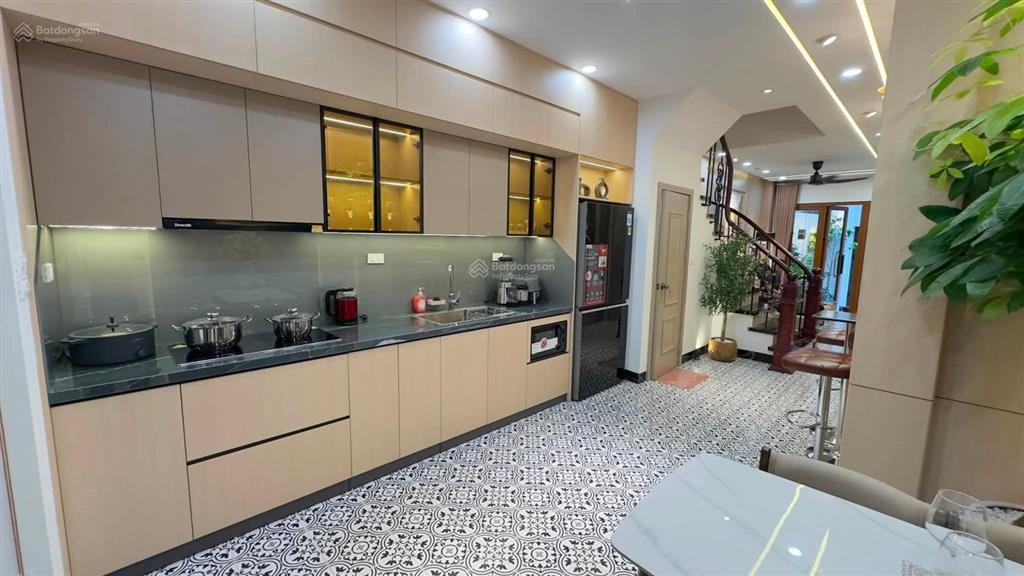Cảm hội  hai bà trưng 5 tầng 6 ngủ  full nội thất  ô tô đỗ cửa