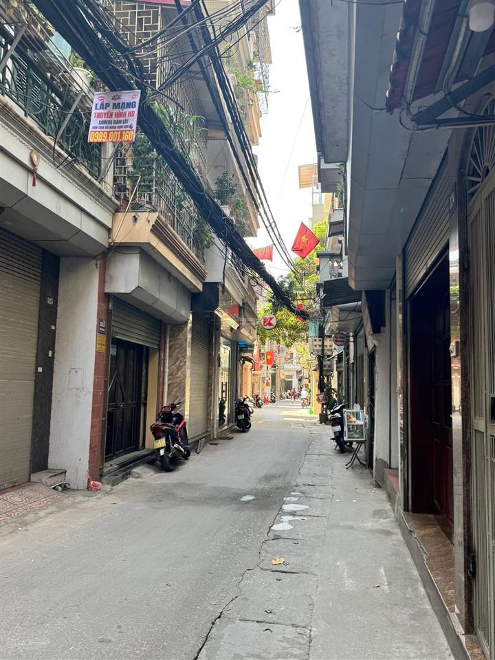 Hơn 8 tỷ ngõ quỳnh  hai bà trưng  nhà đẹp ngõ thông  tài chính thanh khoản  dt 34m², sổ đỏ đẹp