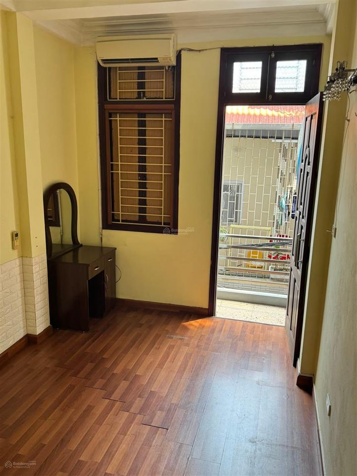 Hơn 8 tỷ ngõ quỳnh  hai bà trưng  nhà đẹp ngõ thông  tài chính thanh khoản  dt 34m², sổ đỏ đẹp