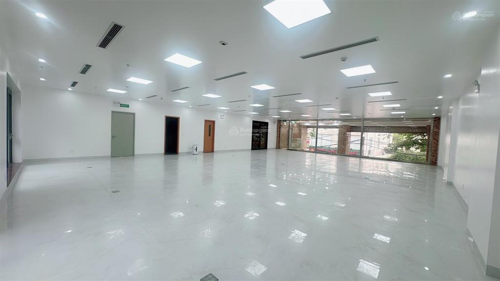 Bán nhà mặt phố trần khát chân, 180m x 8 tầng thang máy, vỉa hè 3m, kinh doanh sầm uất, giá 9x tỷ