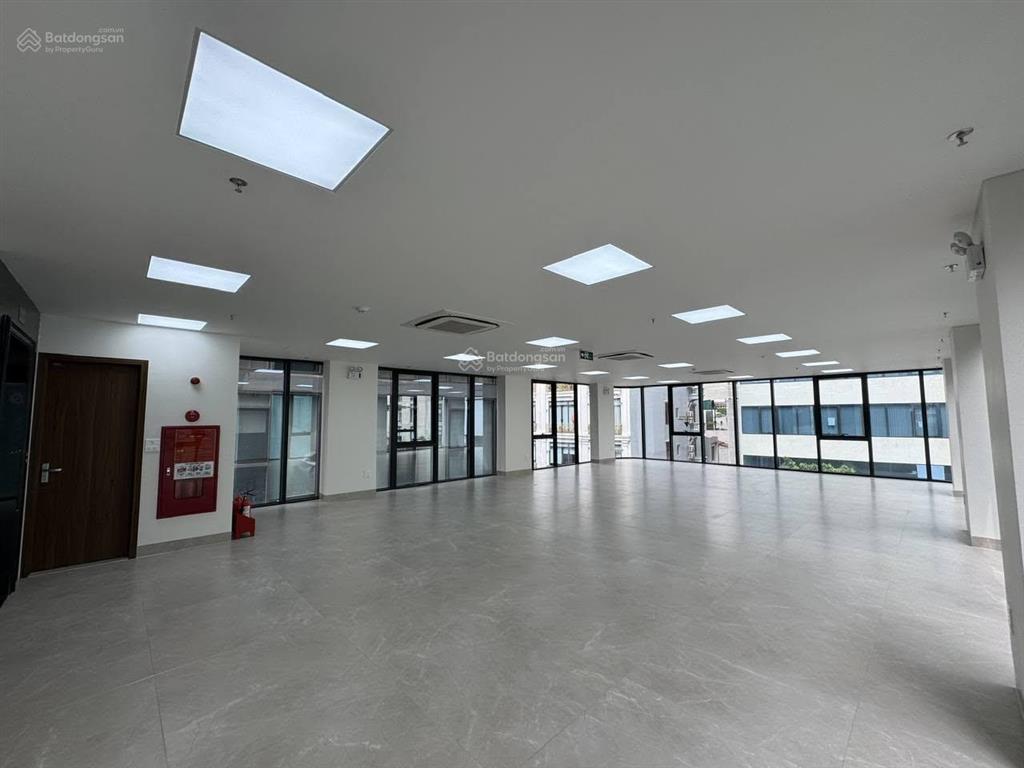 Bán tòa văn phòng thương mại view hồ phương mai, 100m x 9 tầng thang máy, hoàn công đầy đủ