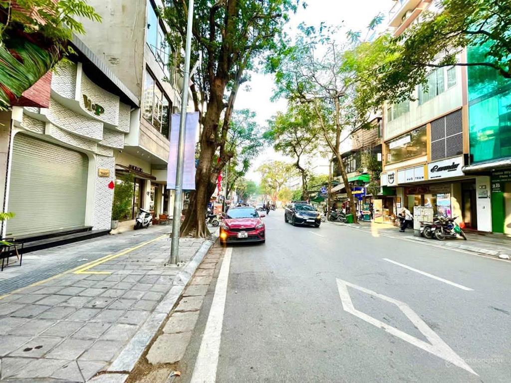 Bán tòa nhà phố hòa mã 100m x 8 tầng thang máy, mặt tiền 8m, vỉa hè rộng thoáng kinh doanh