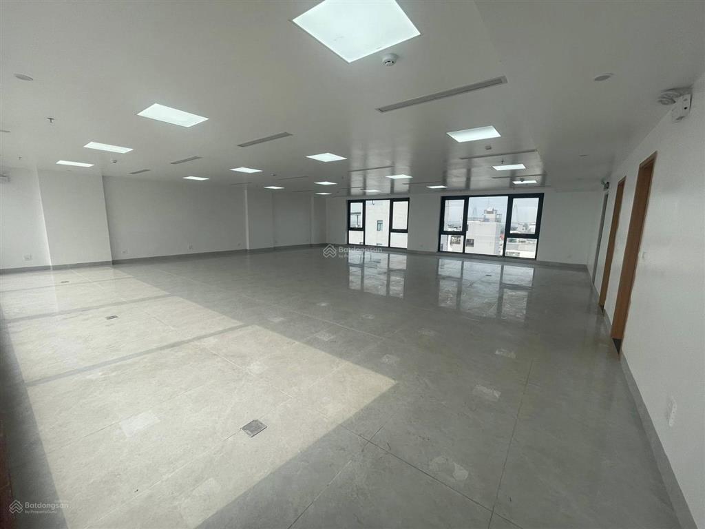 Bán tòa văn phòng building mặt phố chùa láng  nguyễn chí thanh, 150m x 10 tầng thang máy