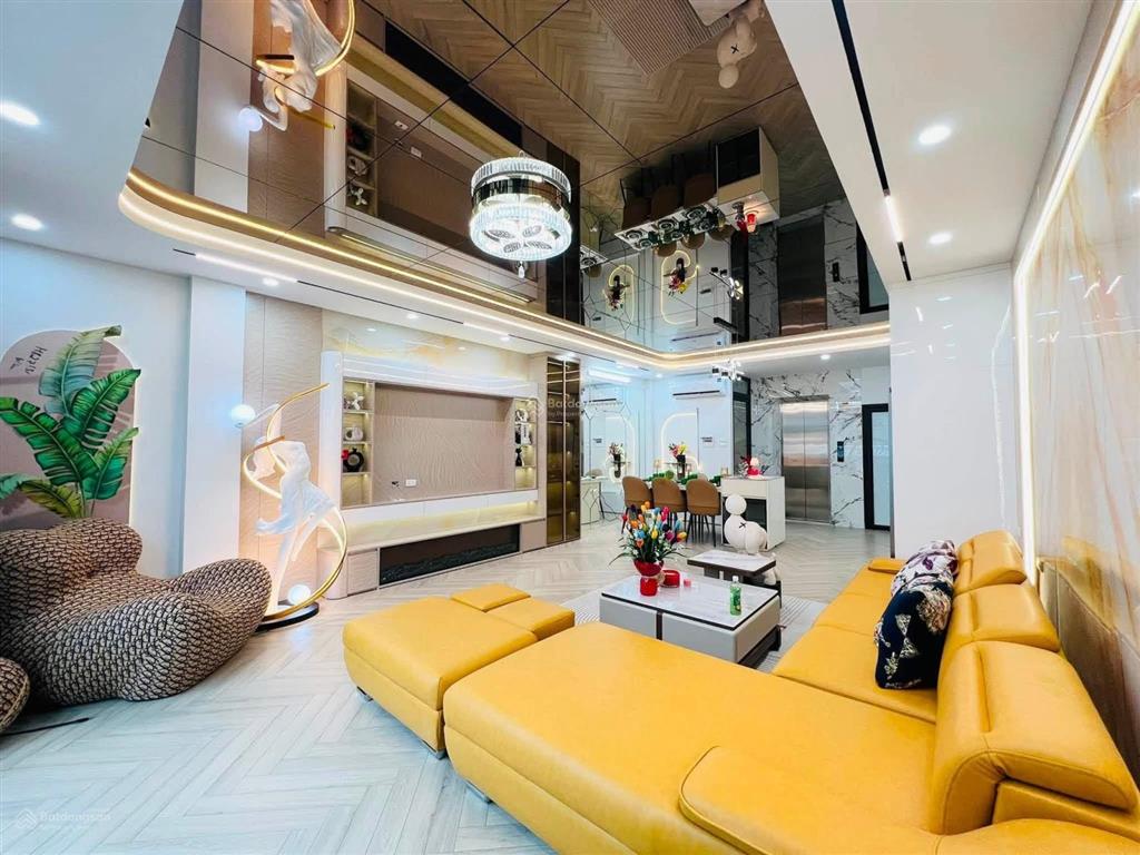 Bán nhà phân lô, phạm ngọc thạch 35m x 6 tầng thang máy, ô tô đỗ cửa