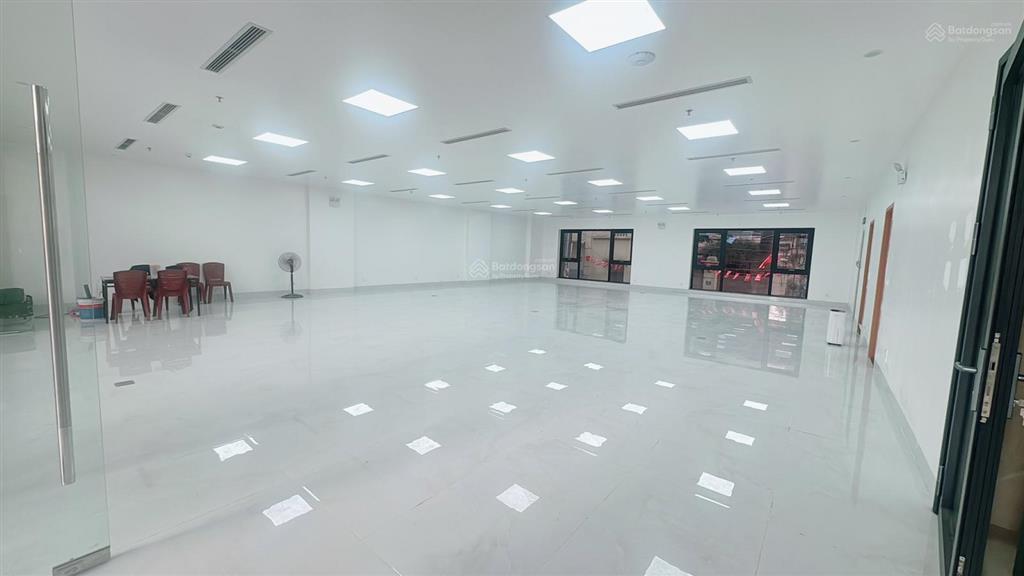 Bán tòa nhà văn phòng, mặt phố xã đàn, 9 tầng thang máy, mặt tiền 10m, doanh thu 5 tỷ/năm