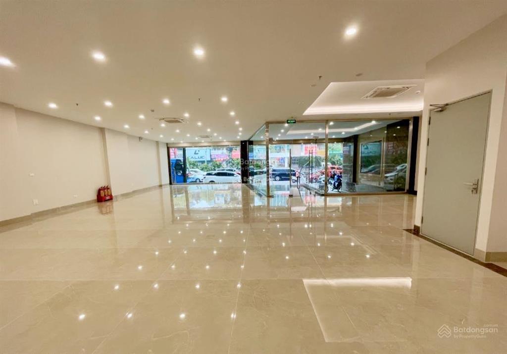 Bán tòa nhà building mặt phố cầu giấy 300m x 9 tầng thang máy, cho thuê vp, tập đoàn, ngân hàng