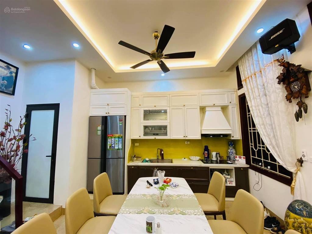Cho thuê nhà nguyên căn lạc long quân, gần hồ tây, dt 45m2, 5 tầng, ô tô đỗ cửa,  0793 441 ***