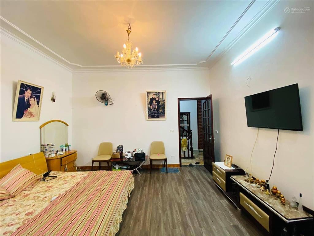 Cho thuê nhà nguyên căn lạc long quân, gần hồ tây, dt 45m2, 5 tầng, ô tô đỗ cửa,  0793 441 ***