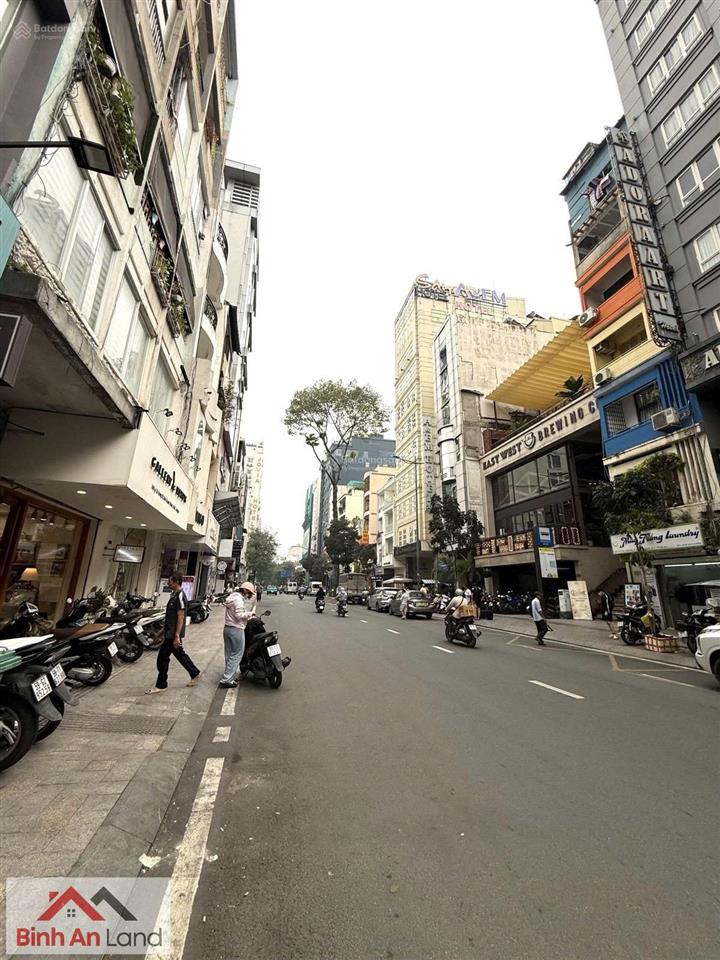 Khách sạn trung tâm chợ bến thành, sát metro, dòng tiền 200tr/tháng, 6 tầng, 10 phòngvip, giá 36 tỷ