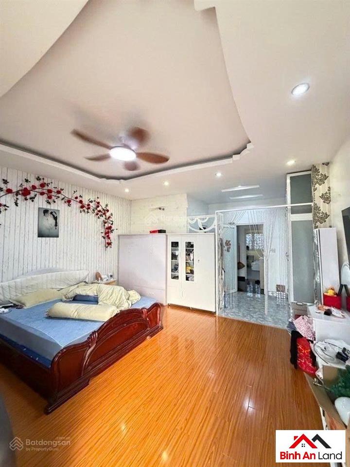 Sống ngay cửa ngõ sân bay, diện tích lớn, có gara ô tô, không phải căn nào ở gò vấp cũng có được.