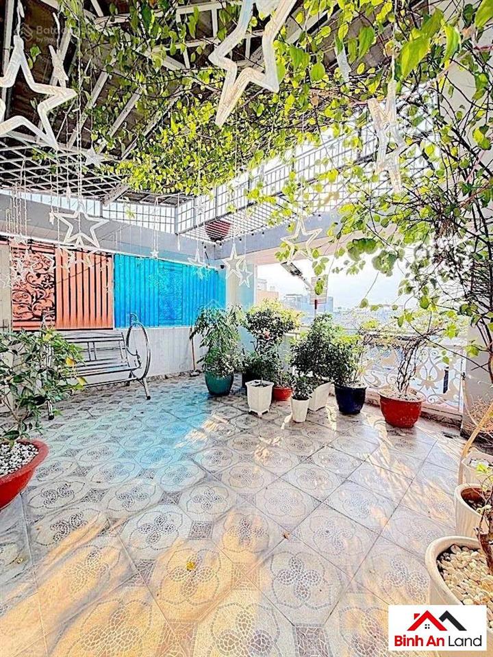 Sống ngay cửa ngõ sân bay, diện tích lớn, có gara ô tô, không phải căn nào ở gò vấp cũng có được.
