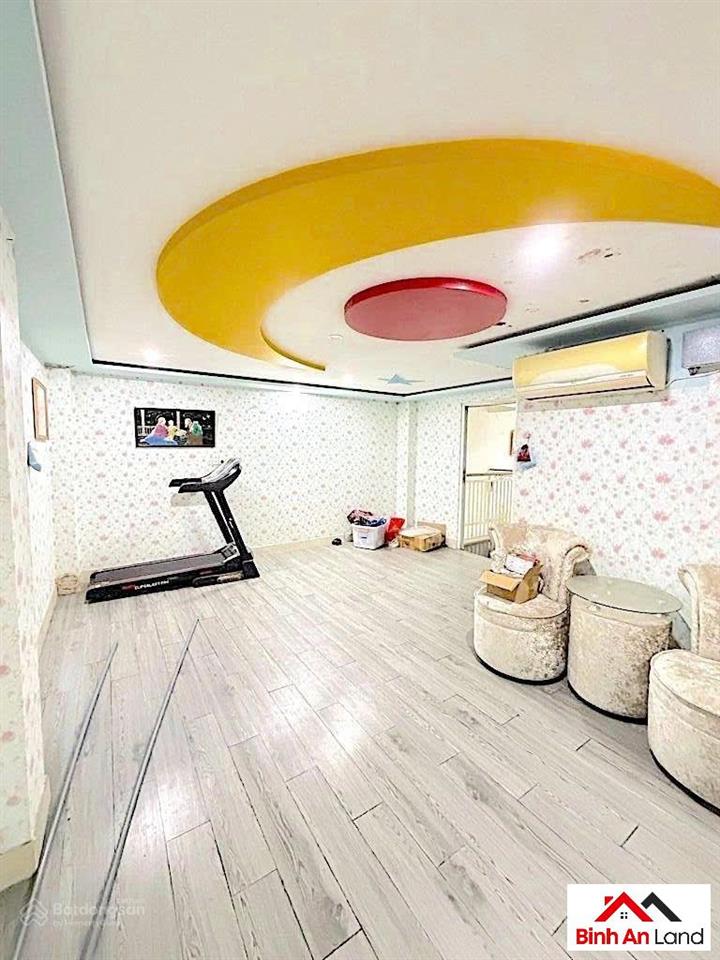 Sống ngay cửa ngõ sân bay, diện tích lớn, có gara ô tô, không phải căn nào ở gò vấp cũng có được.