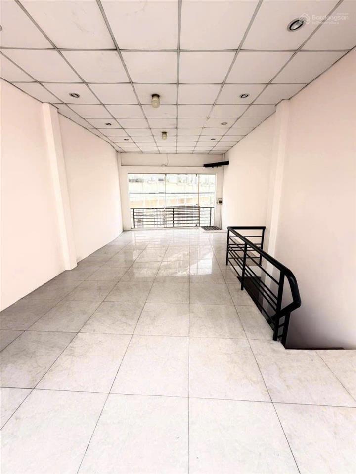 Thật khó tin, giá nhỉnh 4 tỷ cho căn nhà 2 mặt tiền đang kinh doanh sầm uất, ngay tại quận tân bình