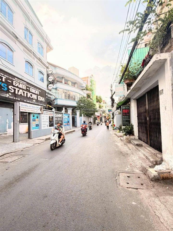 Thật khó tin, giá nhỉnh 4 tỷ cho căn nhà 2 mặt tiền đang kinh doanh sầm uất, ngay tại quận tân bình